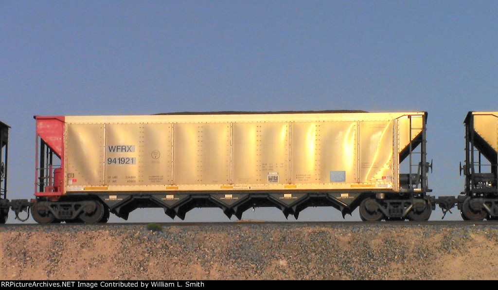 WB Unit Loaded Hooper Frt at Erie NV W-Pshr -16